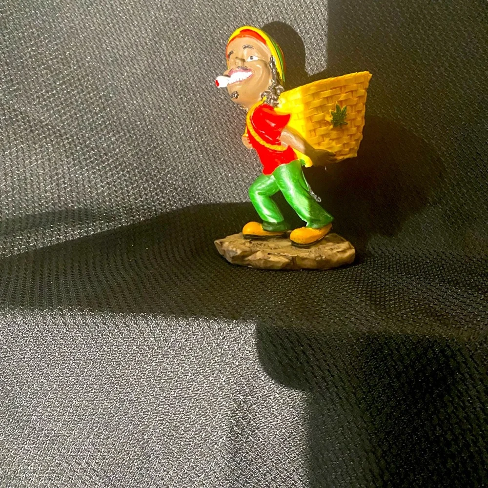 Ashtray/Figurines. Multi use. Ashtray or Figurine for your Home Decor! - Picture 1 of 6